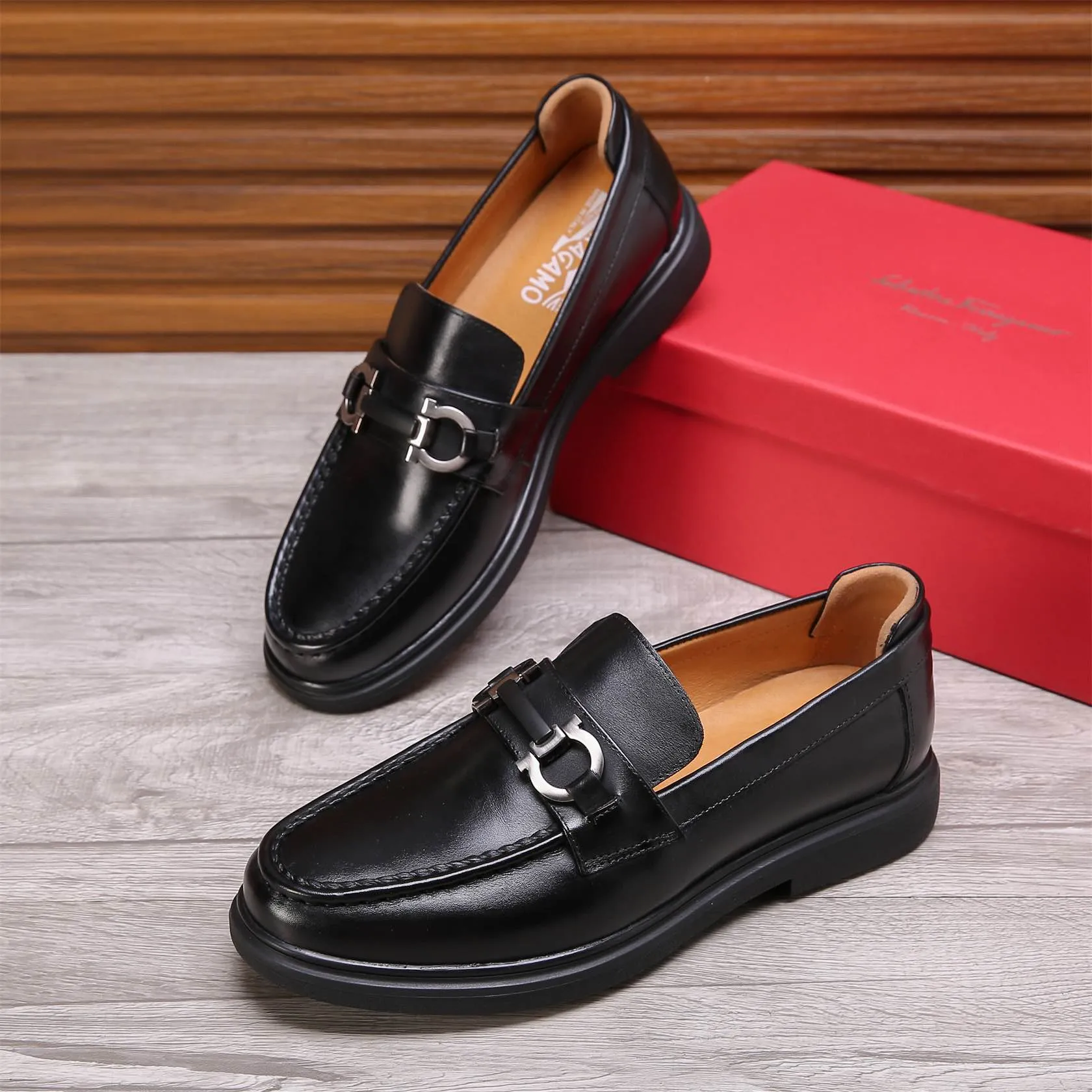 Men's shoes 💰460 🕷🕷🐂【Ferragamo】Ferragamo Popular fashionable casual shoes🇨🇳Official website counter 1:1 production, original mold opening💯Good quality visible, imported high-end first-layer waxed calfskin, water-dyed🐂leather lining🌿very clear texture, high-quality waterproof, non-slip and wear-resistant outsole🎋high quality and low price, truly handmade🍓Black optional! Code number 38-44 (45-46 customized)......